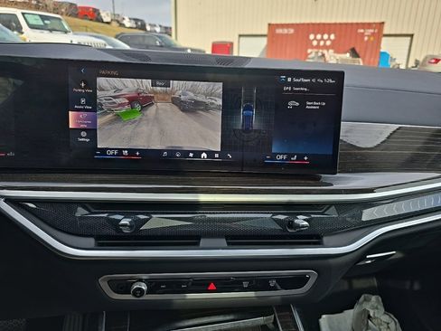 Used 2024 BMW X7 xDrive40i w/ Climate Comfort Package image 23