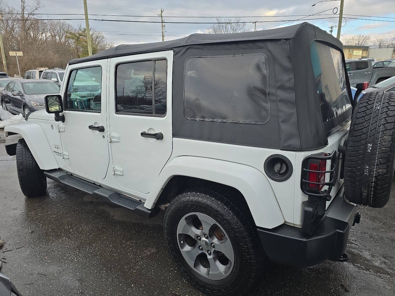 Used 2017 Jeep Wrangler Unlimited Sahara w/ Max Tow Package AWD/4WD image 4