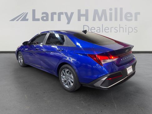 Used 2024 Hyundai Elantra SEL FWD image 3