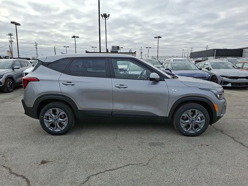 New 2026 Kia Seltos LX image 9