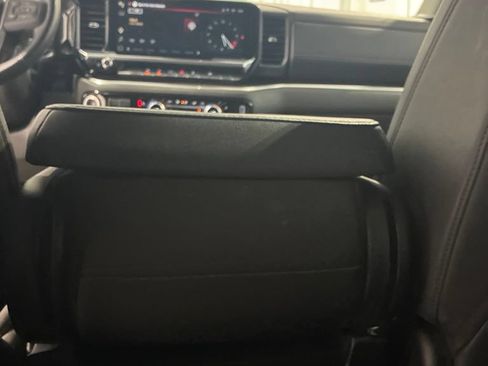 Used 2025 GMC Sierra 1500 SLT AWD/4WD image 34