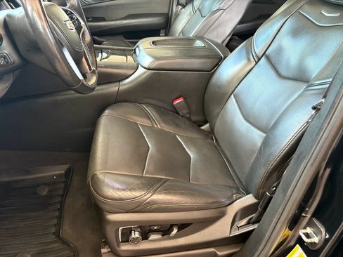 Used 2018 Cadillac Escalade Platinum AWD/4WD image 19