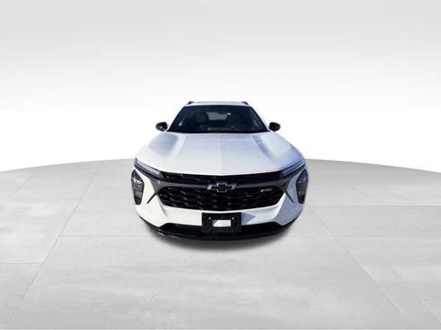 Certified 2025 Chevrolet Trax RS w/ Sunroof Package image 3