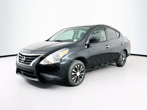 Used 2019 Nissan Versa SV image 3
