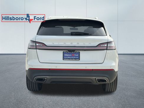 Used 2021 Lincoln Nautilus Reserve w/ Equipment Group 201A image 9