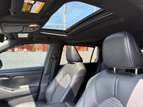 Used 2021 Toyota Highlander XSE AWD/4WD image 11
