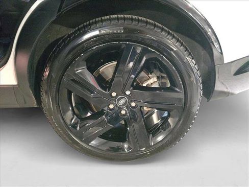 Certified 2024 Land Rover Discovery Dynamic SE image 29