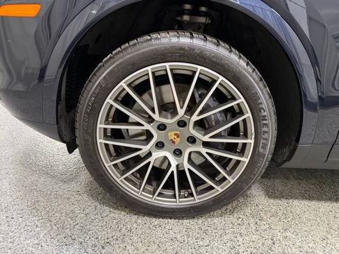 Used 2023 Porsche Cayenne Platinum Edition AWD/4WD image 32