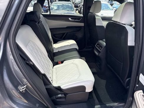 Used 2024 Volkswagen Atlas Cross Sport SEL Premium R-Line AWD/4WD image 11
