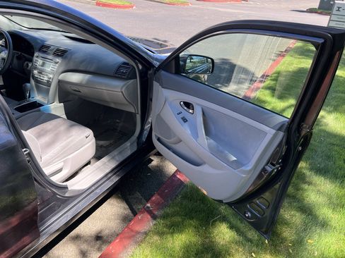 Used 2010 Toyota Camry Hybrid FWD image 7