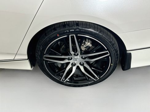 Used 2022 Honda Accord Touring image 11
