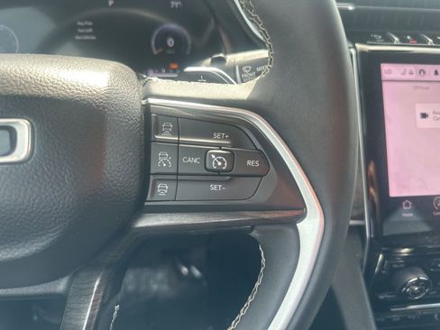 Used 2023 Jeep Grand Cherokee Limited image 28