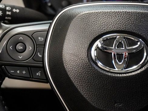 Used 2025 Toyota Corolla Cross LE AWD/4WD image 14