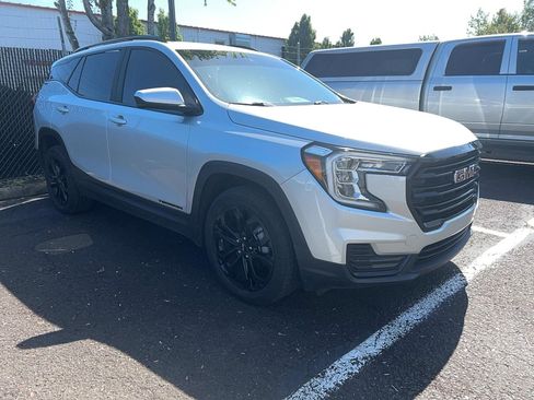 Used 2022 GMC Terrain SLE w/ Driver Convenience Package AWD/4WD image 2