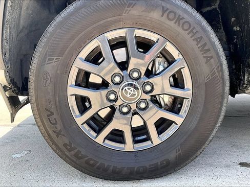Used 2025 Toyota 4Runner SR5 AWD/4WD image 11