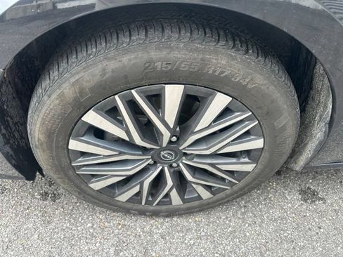 Used 2024 Nissan Altima 2.5 SV FWD image 9