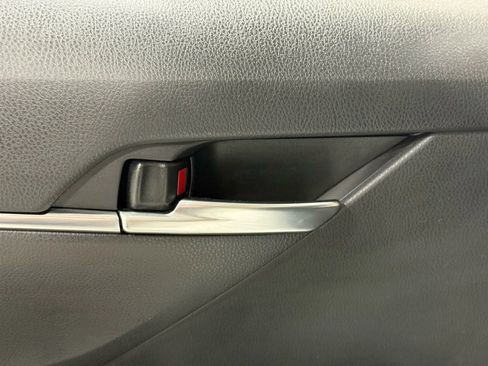 Used 2019 Toyota Camry SE w/ Carpet Mat Package image 61