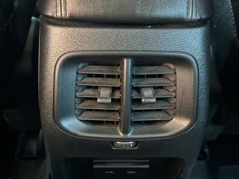 Used 2019 Jeep Cherokee Latitude Plus FWD image 16
