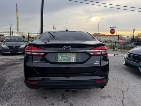Used 2017 Ford Fusion SE w/ Fusion SE Technology Package FWD image 5
