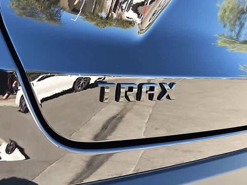 Used 2025 Chevrolet Trax RS w/ Sunroof Package image 12