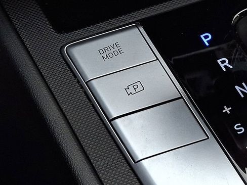 Used 2023 Hyundai Elantra SEL image 25