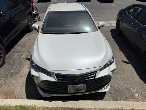 Used 2019 Toyota Avalon XLE w/ Preferred Accessory Package FWD image 7