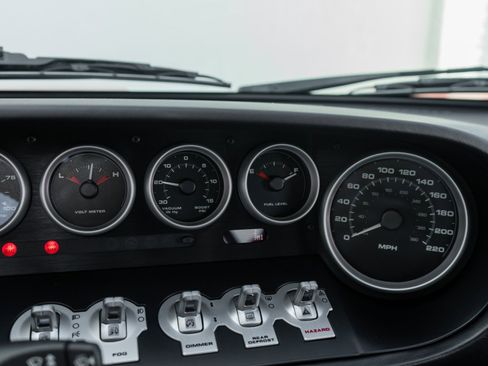 Used 2005 Ford GT RWD image 13