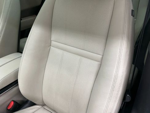 Used 2020 Land Rover Range Rover Velar S image 31