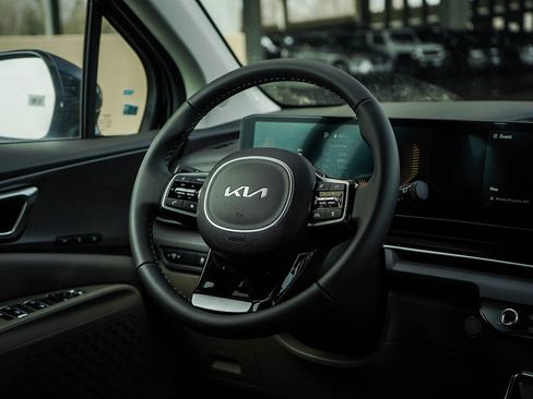 New 2026 Kia Carnival EX FWD image 17