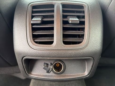 Used 2018 Ford Taurus SEL image 16