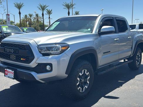 Used 2022 Toyota Tacoma TRD Off-Road AWD/4WD image 4