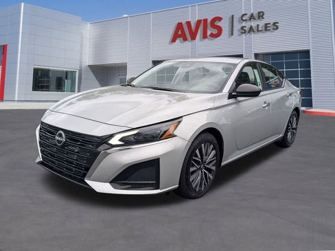 Used 2024 Nissan Altima 2.5 SV image 1