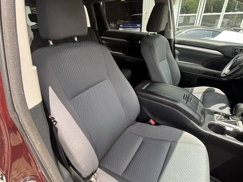 Used 2015 Toyota Highlander LE FWD image 10