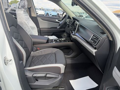 New 2026 Volkswagen Atlas Peak Edition AWD/4WD image 24