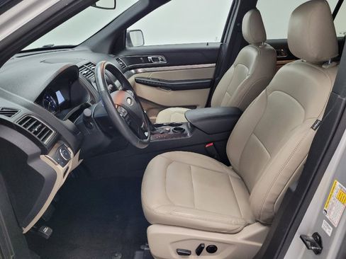 Used 2019 Ford Explorer XLT FWD image 17