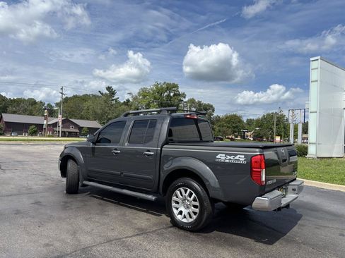 Used 2011 Nissan Frontier SL AWD/4WD image 5