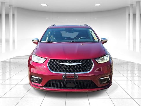 Used 2022 Chrysler Pacifica Limited image 8