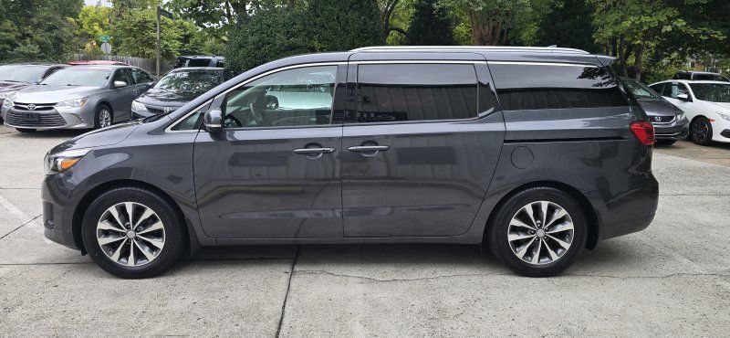 Used 2017 Kia Sedona SX FWD image 2