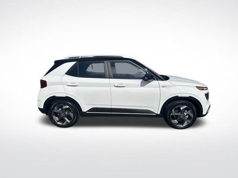 Used 2024 Hyundai Venue Limited image 6