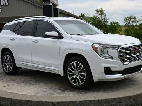 Used 2023 GMC Terrain Denali AWD/4WD image 3