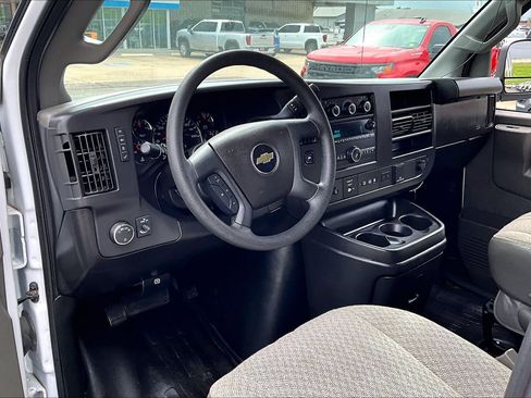 Used 2025 Chevrolet Express 2500 LT w/ LT Preferred Equipment Group RWD image 13