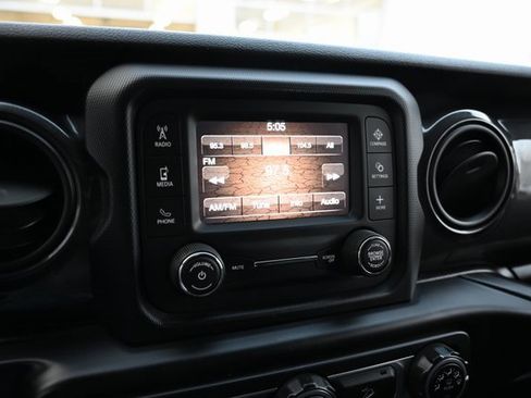 Used 2020 Jeep Wrangler Unlimited Sport image 17