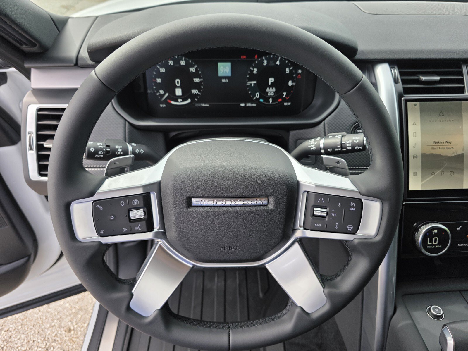 New 2026 Land Rover Discovery Limited Edition AWD/4WD image 15