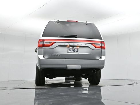 Used 2017 Lincoln Navigator Select RWD image 34