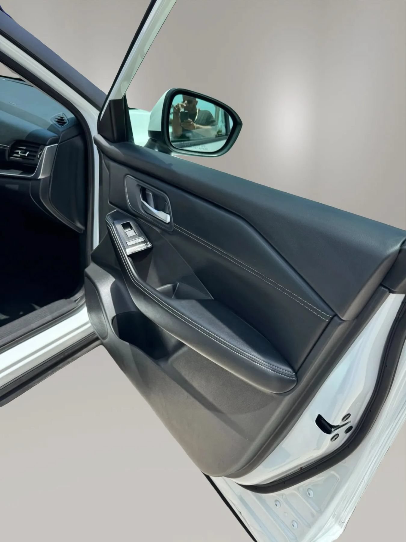 Used 2024 Nissan Rogue SV w/ SV Premium Package FWD image 21