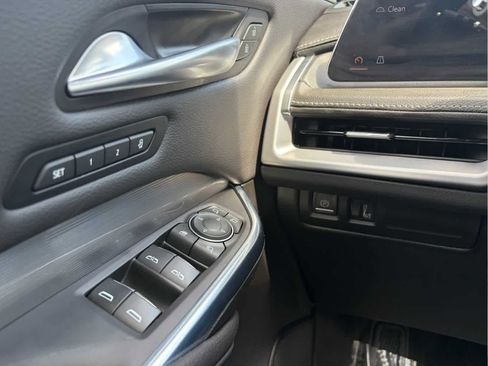 Used 2024 Cadillac XT4 Premium Luxury AWD/4WD image 9