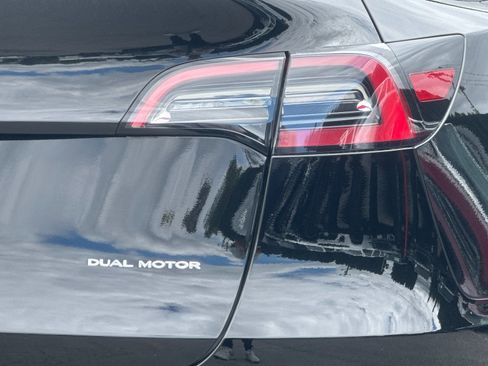 Used 2023 Tesla Model Y Long Range AWD/4WD image 25