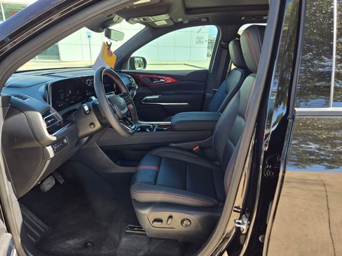 Certified 2024 Chevrolet Traverse RS FWD image 9