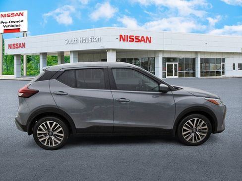 Used 2024 Nissan Kicks SV FWD image 5