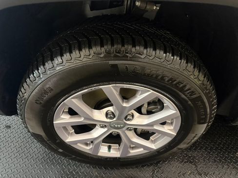 Used 2022 Jeep Grand Cherokee L Limited image 18